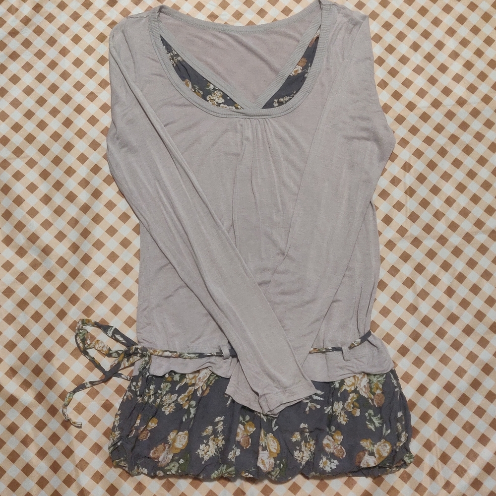 Long sleeve shirt with floral patterns